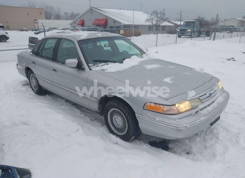 1997 Ford Crown VICTORIA (VIN 2FALP73W7VX234734) main photo