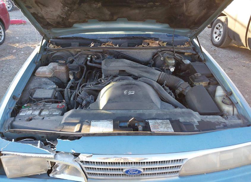 Photo 10 of 1993 Ford Crown VICTORIA (VIN 2FALP73WXPX204629)