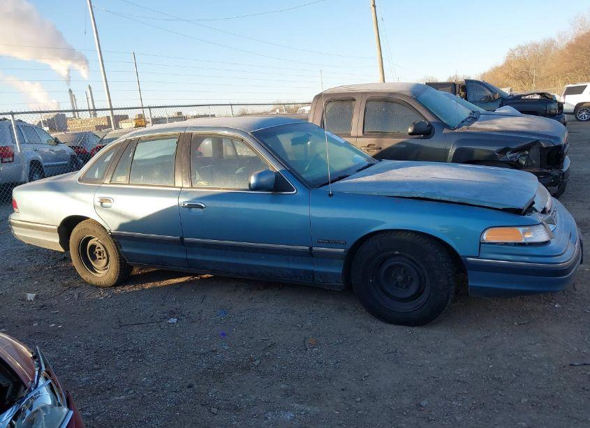 Photo 13 of 1993 Ford Crown VICTORIA (VIN 2FALP73WXPX204629)
