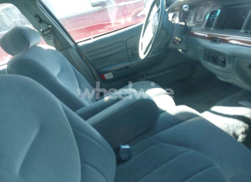 Photo 5 of 1995 Ford Crown VICTORIA (VIN 2FALP73WXSX141069)