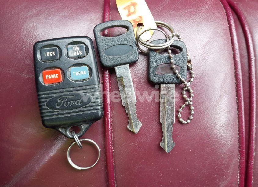 Photo 11 of 1993 Ford Crown VICTORIA LX (VIN 2FALP74W0PX163524)