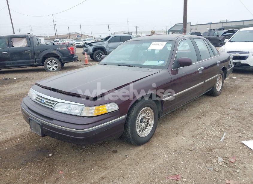 Photo 2 of 1993 Ford Crown VICTORIA LX (VIN 2FALP74W0PX163524)