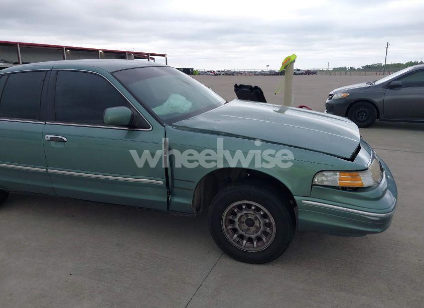 Photo 11 of 1997 Ford Crown VICTORIA LX (VIN 2FALP74W0VX107838)