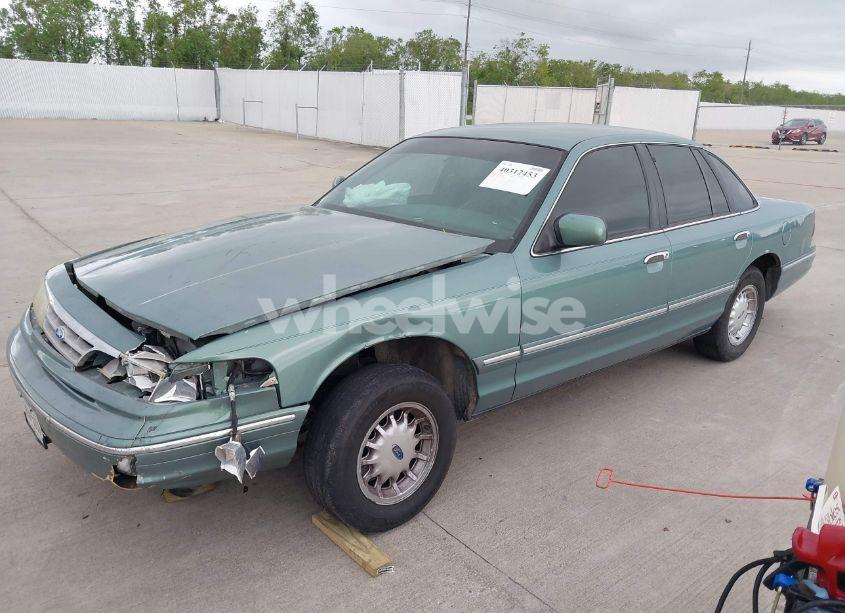 Photo 2 of 1997 Ford Crown VICTORIA LX (VIN 2FALP74W0VX107838)