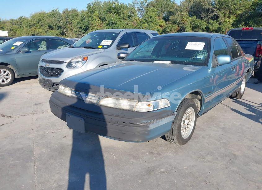 Photo 2 of 1994 Ford Crown VICTORIA LX (VIN 2FALP74W2RX153242)