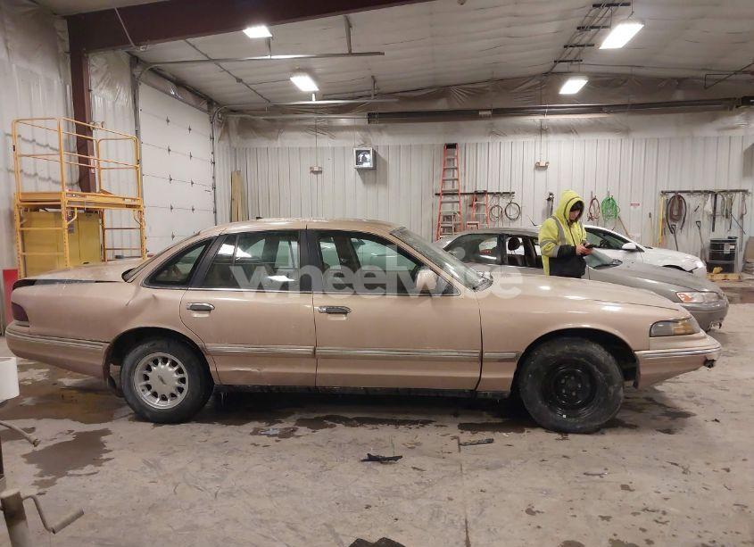 Photo 12 of 1996 Ford Crown VICTORIA LX (VIN 2FALP74W2TX215990)