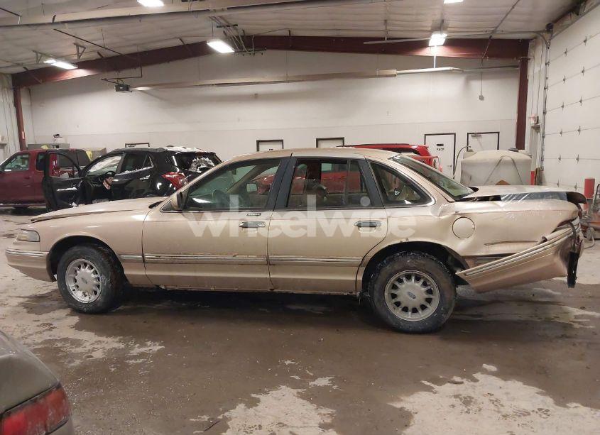 Photo 13 of 1996 Ford Crown VICTORIA LX (VIN 2FALP74W2TX215990)