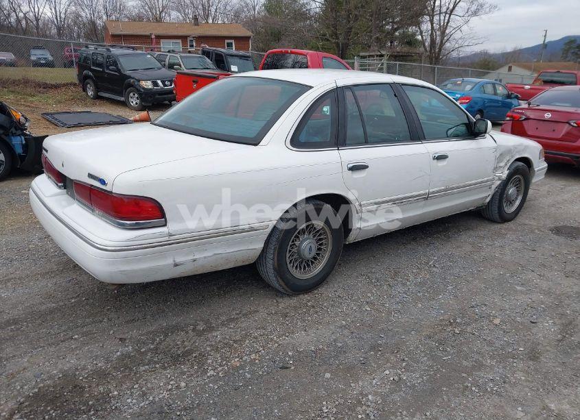 Photo 4 of 1997 Ford Crown VICTORIA LX (VIN 2FALP74W2VX129355)