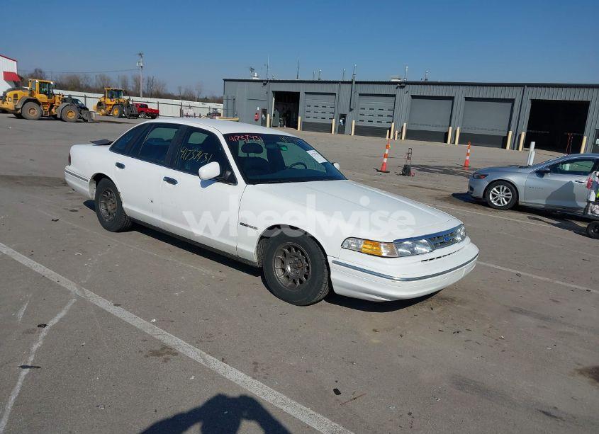 1995 Ford Crown VICTORIA LX (VIN 2FALP74W3SX123480) main photo