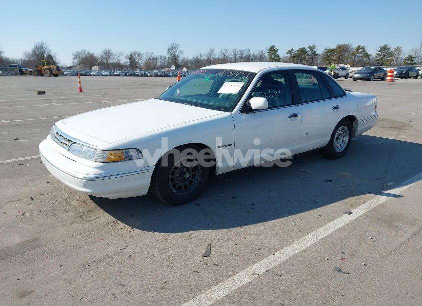 Photo 2 of 1995 Ford Crown VICTORIA LX (VIN 2FALP74W3SX123480)