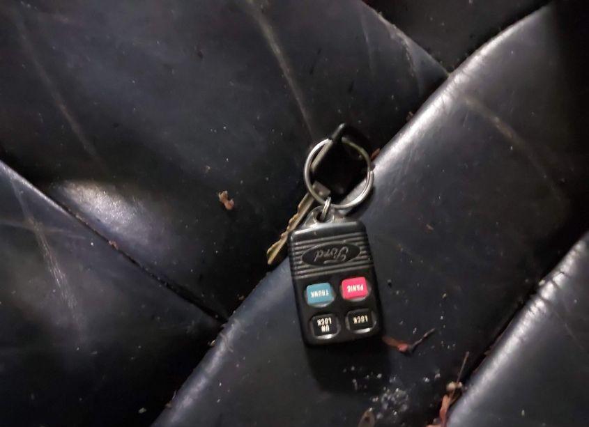 Photo 11 of 1994 Ford Crown VICTORIA LX (VIN 2FALP74W4RX129363)