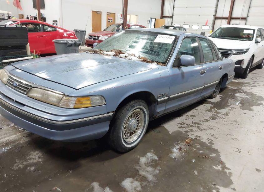 Photo 2 of 1994 Ford Crown VICTORIA LX (VIN 2FALP74W4RX129363)
