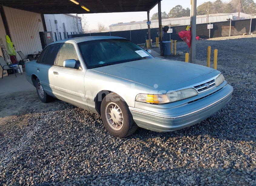 1996 Ford Crown VICTORIA LX (VIN 2FALP74W4TX126230) main photo