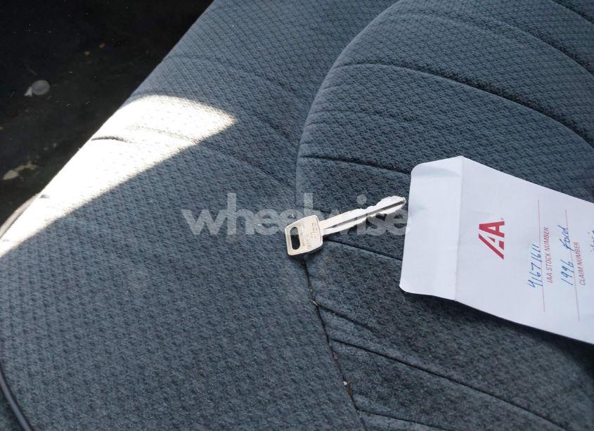 Photo 11 of 1996 Ford Crown VICTORIA LX (VIN 2FALP74W4TX126230)