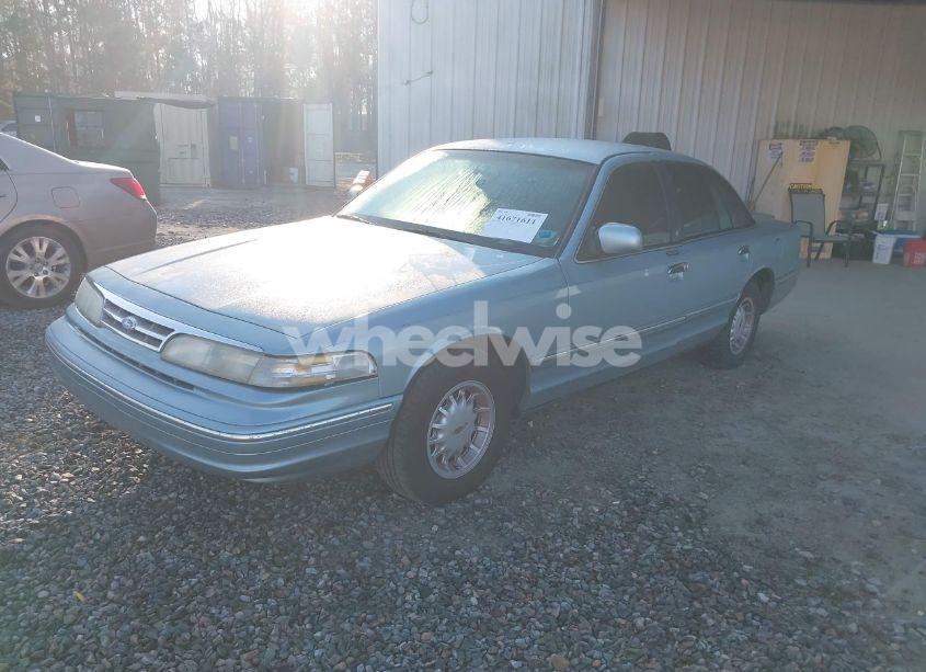 Photo 2 of 1996 Ford Crown VICTORIA LX (VIN 2FALP74W4TX126230)