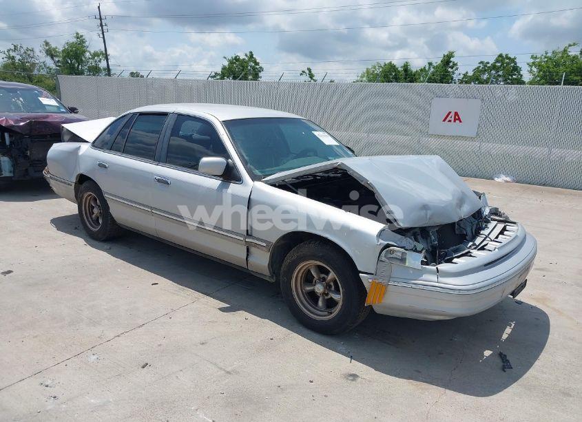 1996 Ford Crown VICTORIA LX (VIN 2FALP74W4TX200987) main photo