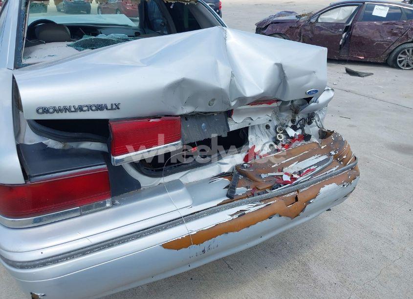 Photo 12 of 1996 Ford Crown VICTORIA LX (VIN 2FALP74W4TX200987)