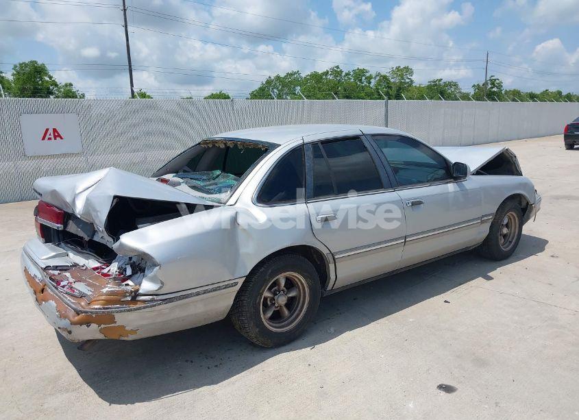 Photo 4 of 1996 Ford Crown VICTORIA LX (VIN 2FALP74W4TX200987)