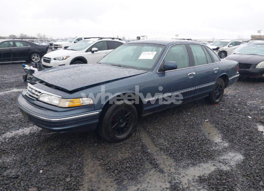 Photo 2 of 1997 Ford Crown VICTORIA LX (VIN 2FALP74W4VX105087)
