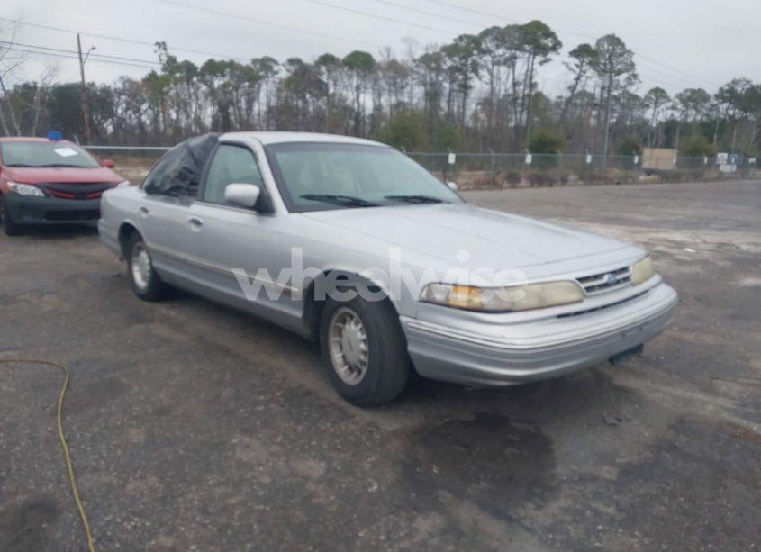 1997 Ford Crown VICTORIA LX (VIN 2FALP74W4VX191775) main photo