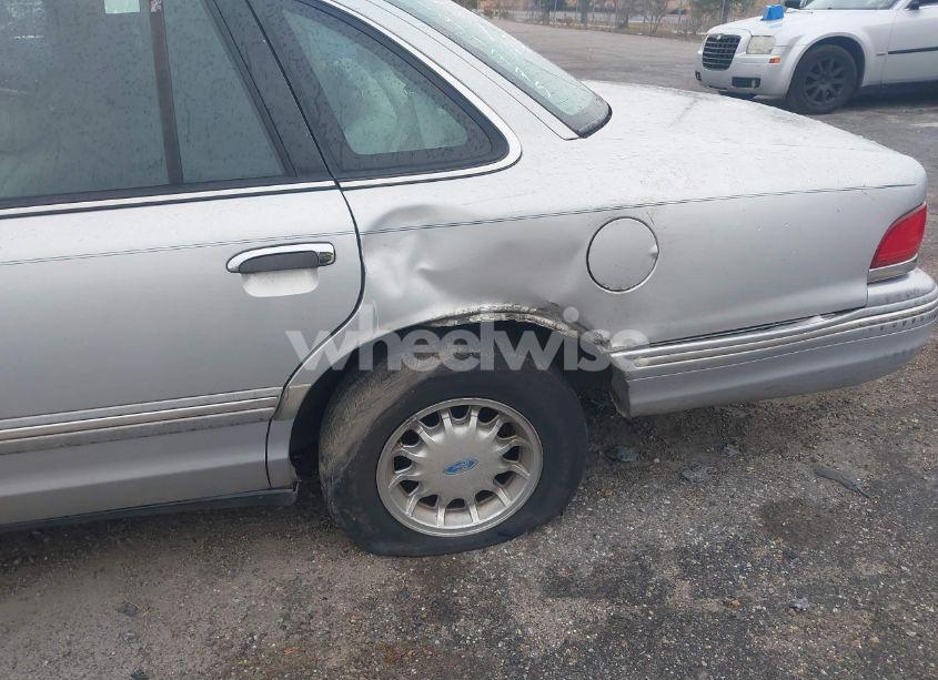 Photo 6 of 1997 Ford Crown VICTORIA LX (VIN 2FALP74W4VX191775)