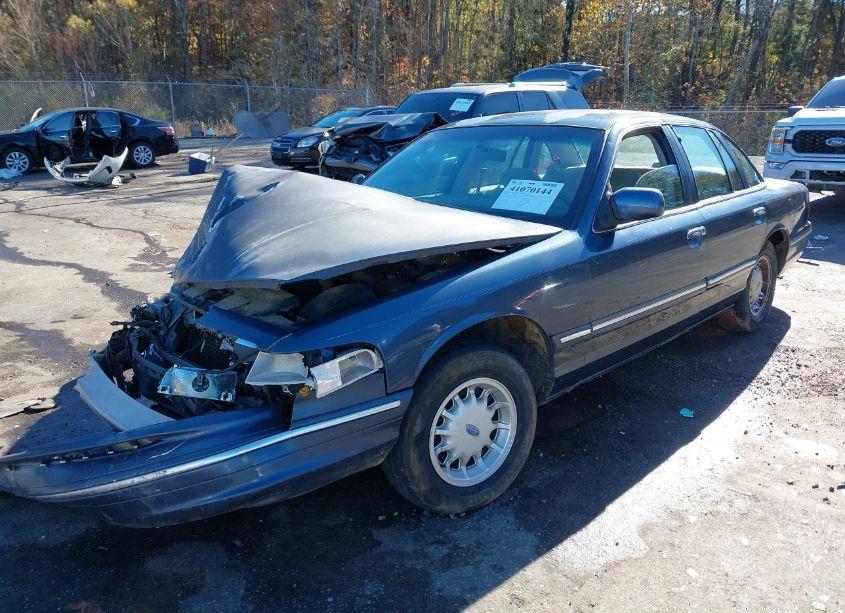 Photo 2 of 1997 Ford Crown VICTORIA LX (VIN 2FALP74W5VX165881)