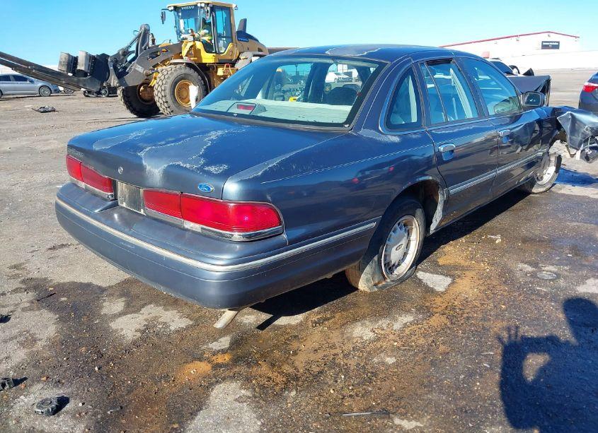 Photo 4 of 1997 Ford Crown VICTORIA LX (VIN 2FALP74W5VX165881)