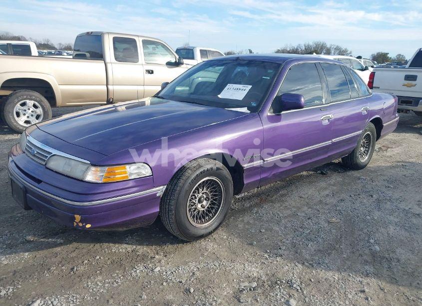 Photo 2 of 1993 Ford Crown VICTORIA LX (VIN 2FALP74W9PX109543)