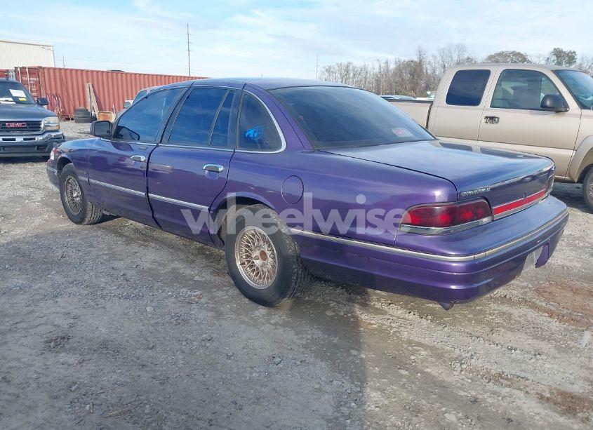 Photo 3 of 1993 Ford Crown VICTORIA LX (VIN 2FALP74W9PX109543)
