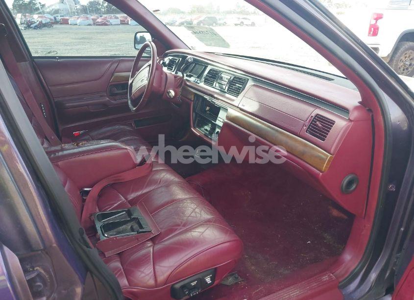 Photo 5 of 1993 Ford Crown VICTORIA LX (VIN 2FALP74W9PX109543)