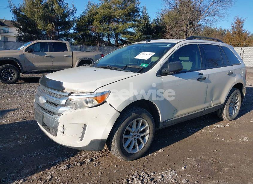 Photo 2 of 2013 Ford Edge SE (VIN 2FMDK3GC1DBA94001)