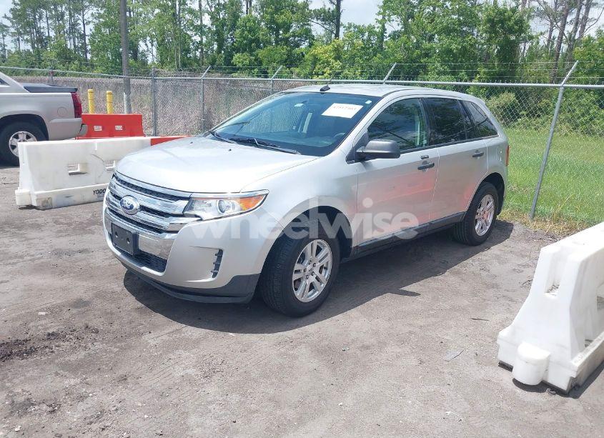 Photo 2 of 2013 Ford Edge SE (VIN 2FMDK3GC4DBA17137)