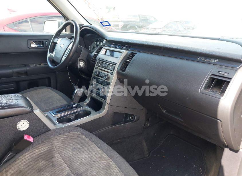 Photo 5 of 2009 Ford Flex SE (VIN 2FMDK51C49BA51350)