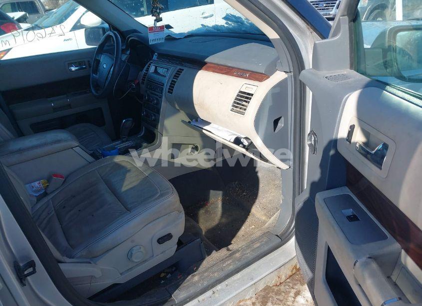 Photo 5 of 2009 Ford Flex SEL (VIN 2FMEK62C69BA21579)