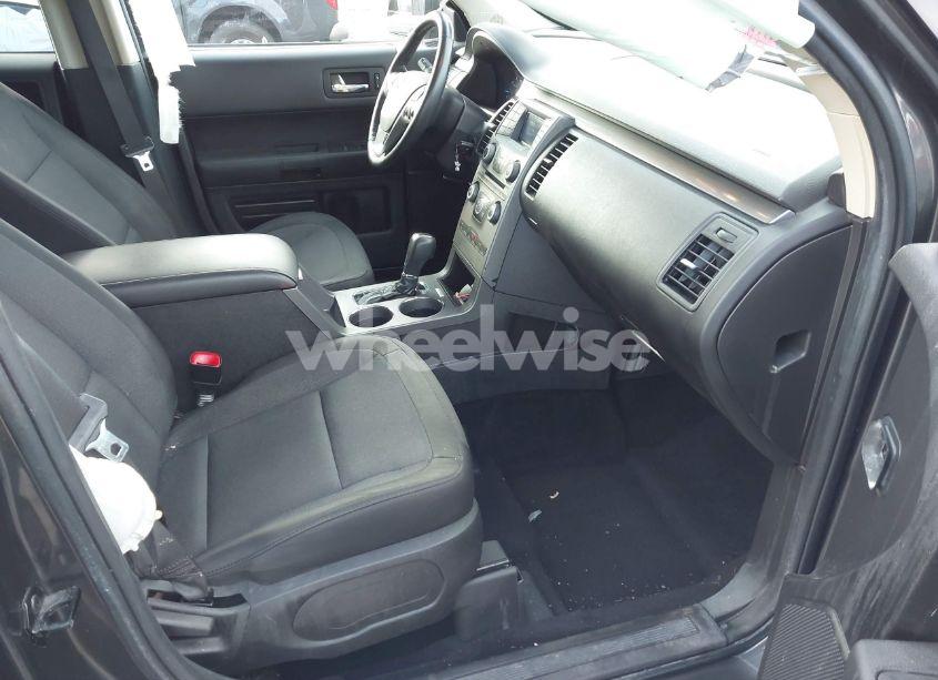 Photo 5 of 2019 Ford Flex SE (VIN 2FMGK5B86KBA32599)