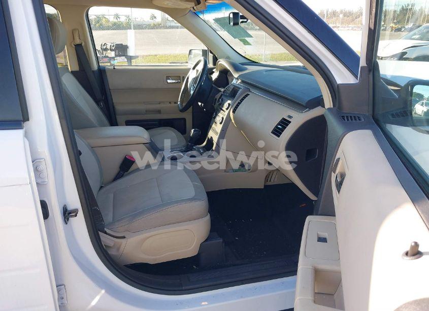 Photo 5 of 2016 Ford Flex SE (VIN 2FMGK5B87GBA09680)