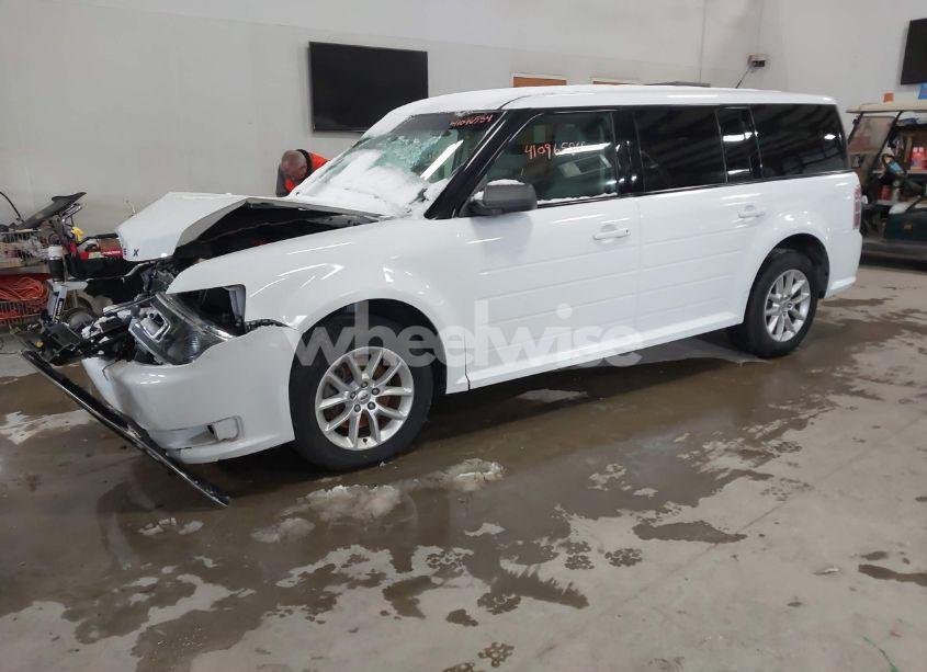 Photo 2 of 2019 Ford Flex SE (VIN 2FMGK5B87KBA16749)