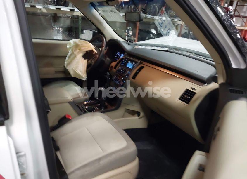 Photo 5 of 2019 Ford Flex SE (VIN 2FMGK5B87KBA16749)