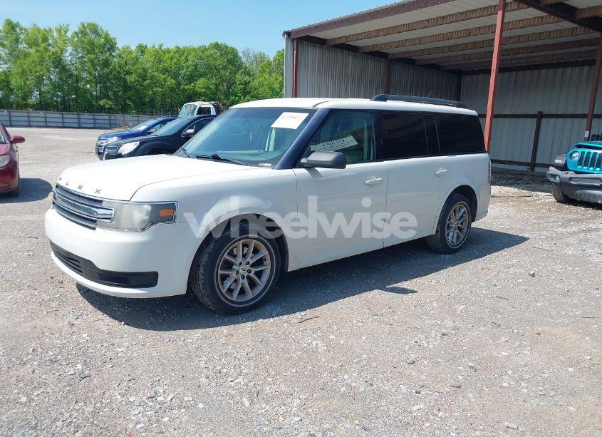 Photo 2 of 2013 Ford Flex SE (VIN 2FMGK5B8XDBD18085)