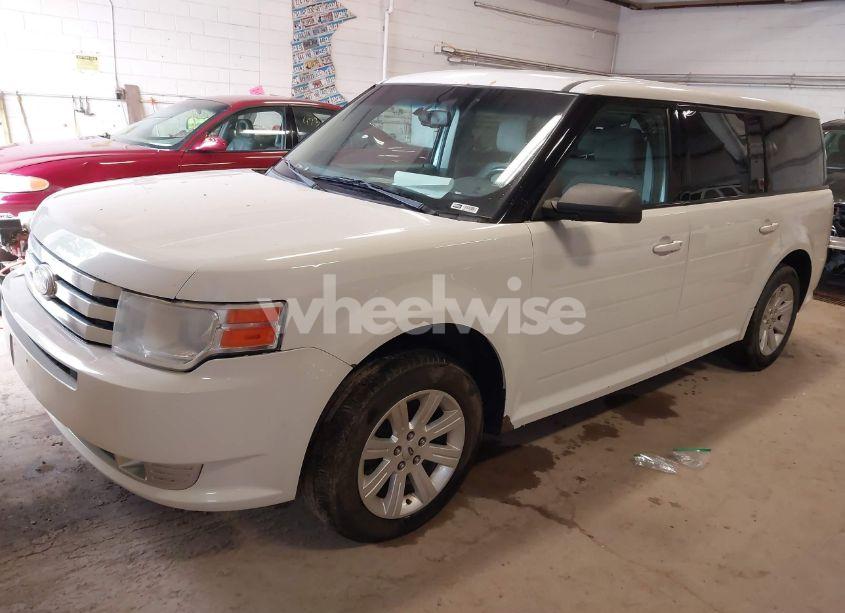 Photo 2 of 2011 Ford Flex SE (VIN 2FMGK5BC6BBD19722)