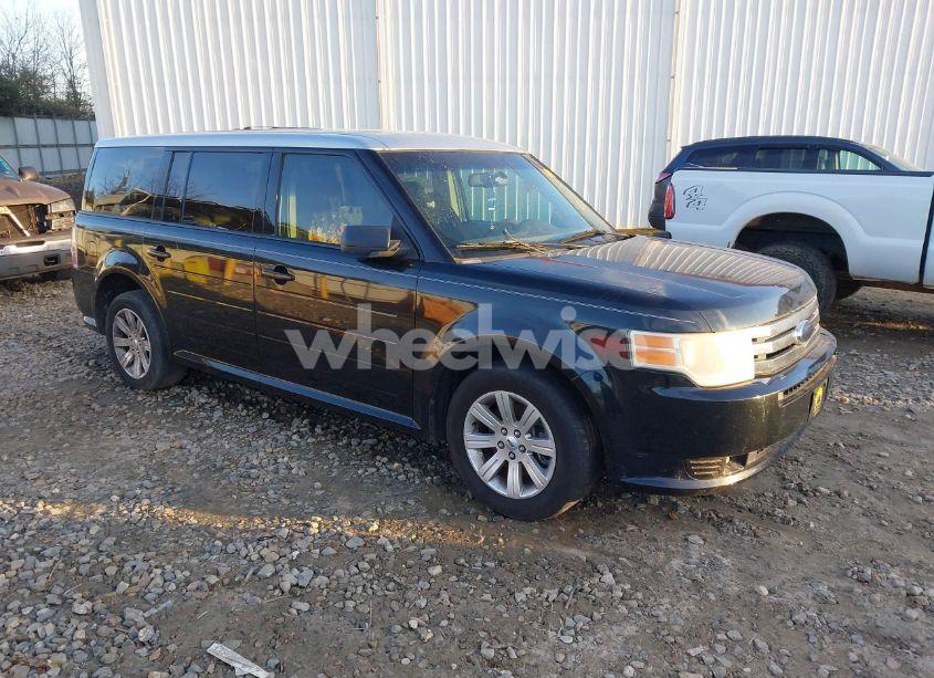 2010 Ford Flex SE (VIN 2FMGK5BC7ABA39077) main photo