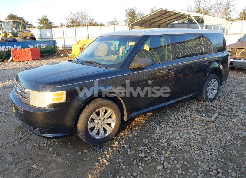 Photo 2 of 2010 Ford Flex SE (VIN 2FMGK5BC7ABA39077)