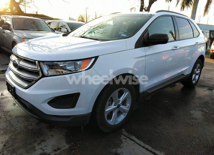 Photo 2 of 2016 Ford Edge SE (VIN 2FMPK3G90GBC10942)