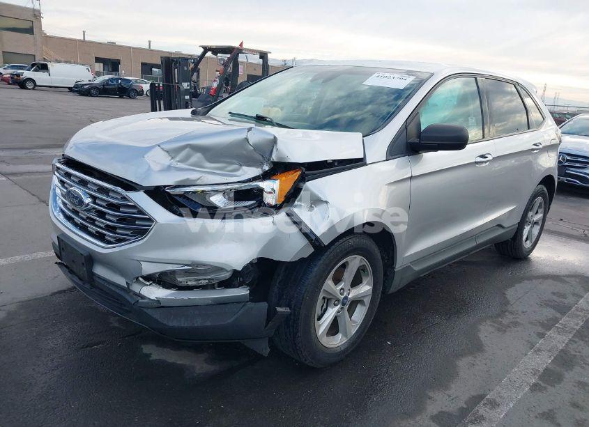Photo 2 of 2019 Ford Edge SE (VIN 2FMPK3G91KBB13533)