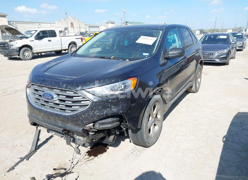 Photo 2 of 2019 Ford Edge SE (VIN 2FMPK3G98KBC40232)