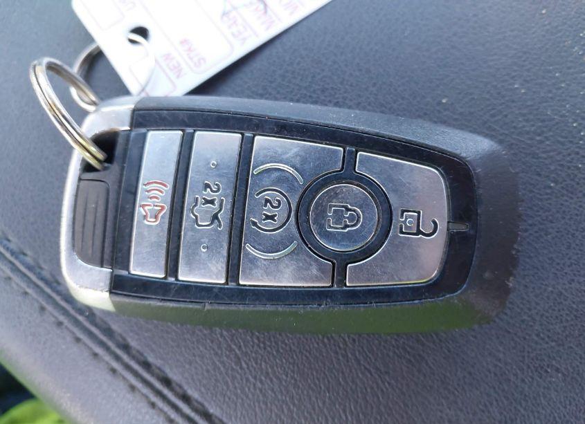 Photo 11 of 2018 Ford Edge SEL (VIN 2FMPK3J85JBB77444)