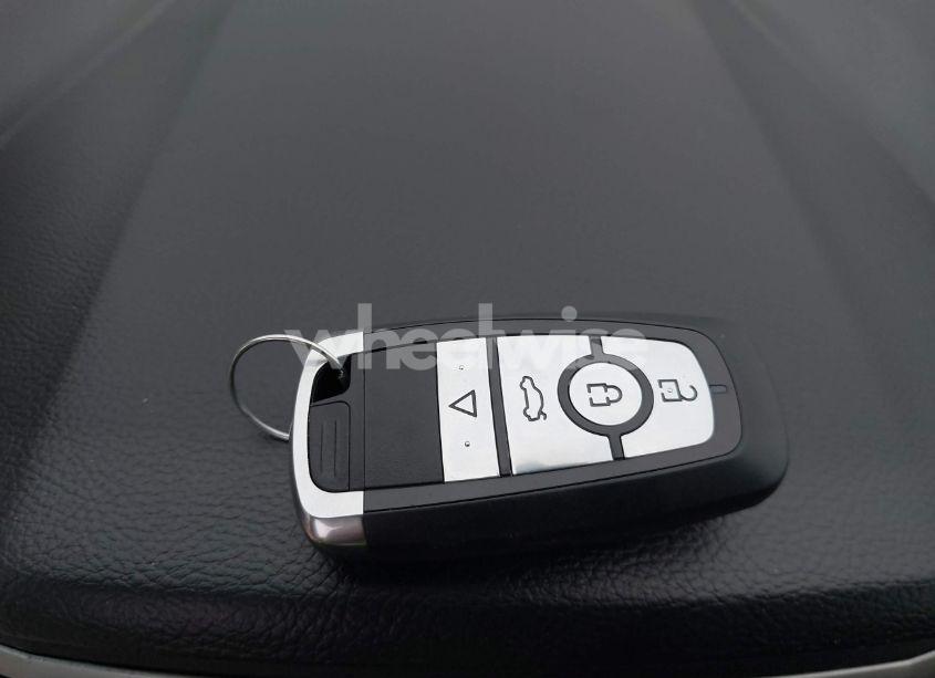 Photo 11 of 2018 Ford Edge SEL (VIN 2FMPK3J97JBC32694)