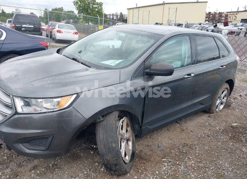 Photo 2 of 2018 Ford Edge SE (VIN 2FMPK4G97JBC02737)