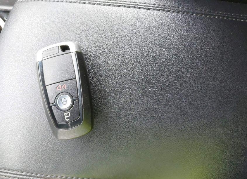 Photo 11 of 2018 Ford Edge SE (VIN 2FMPK4G98JBB94048)