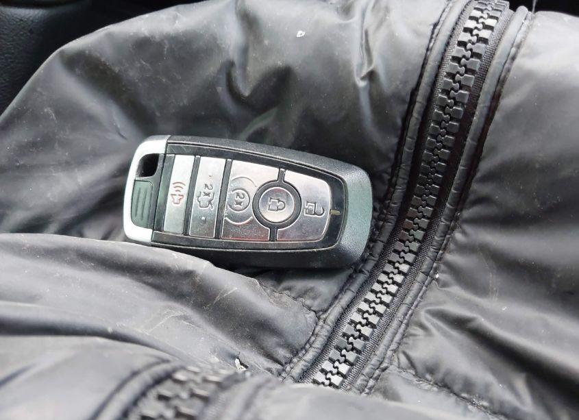 Photo 11 of 2018 Ford Edge SEL (VIN 2FMPK4J94JBB62027)